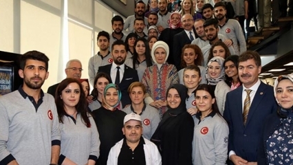 First Lady Erdoğan träffar ungdomar på Mardin