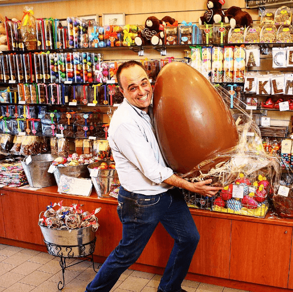 John Kapos skapade en Snapchat, inspirerad av ett stort påskägg med choklad.