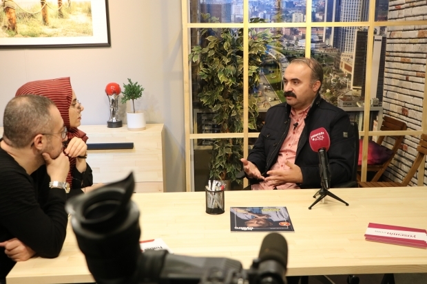 Osman Doğan, regissören för bankettspelet, svarade på nyfikna frågor