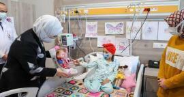 Emine Erdogan besökte barn med cancer! 