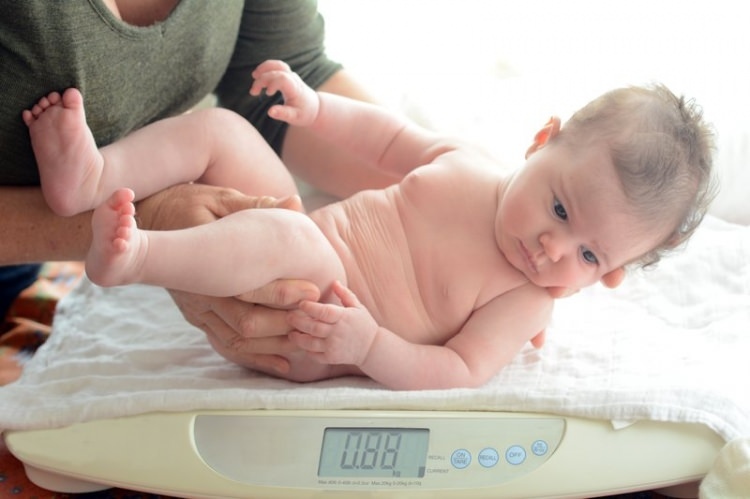 Hur beräknar man höjd och vikt hos spädbarn?