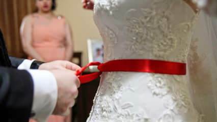Vad är meningen med det röda bandet? Varför är det röda bältet bundet till bruden?