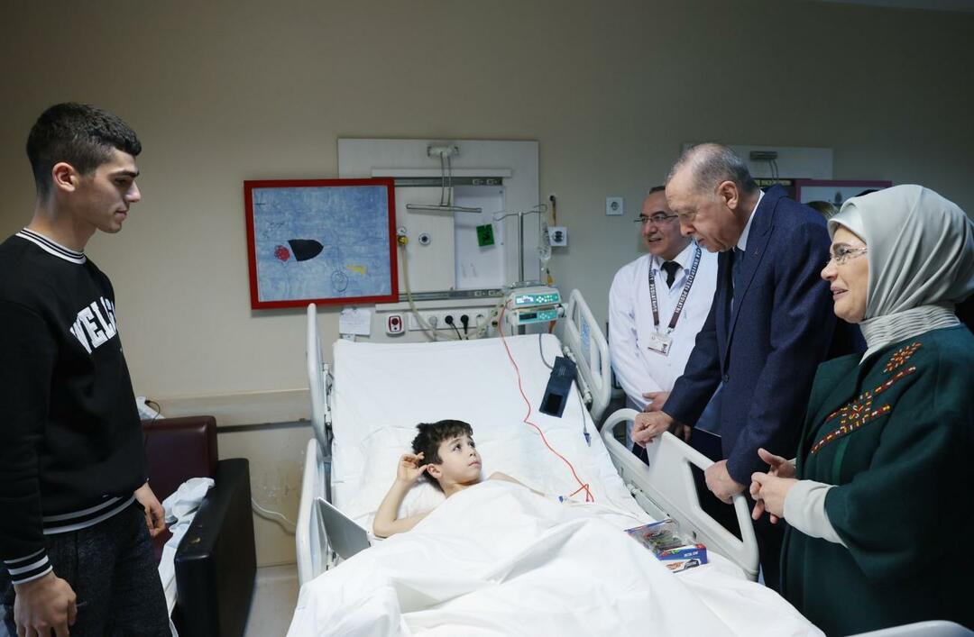 President Erdoğan och hans fru Emine Erdoğan träffade barnen till katastrofen