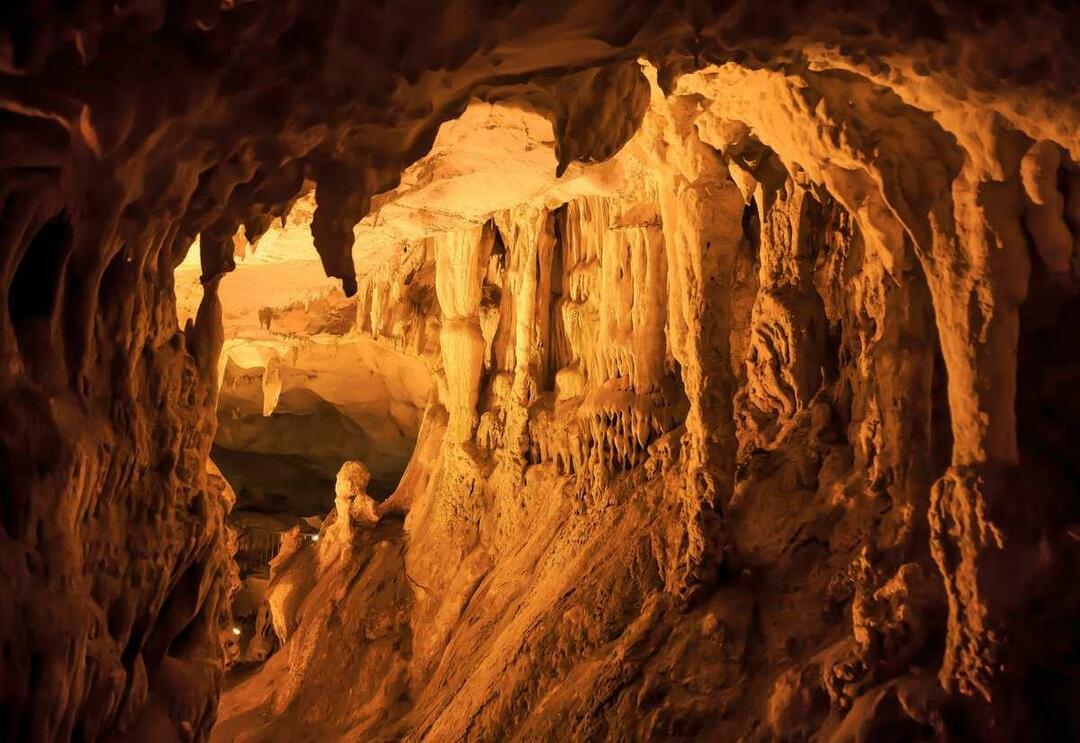 Dupnisa grottan