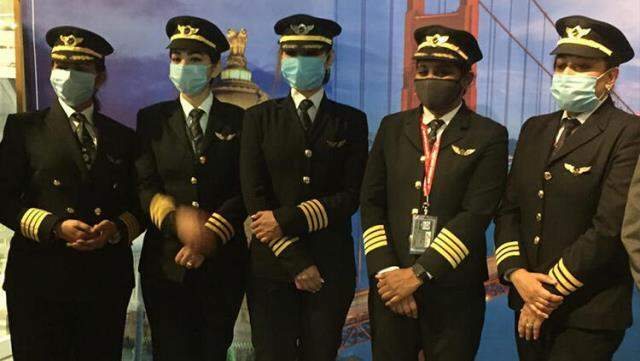 Indiska kvinnliga piloter slår världsrekord med 17 timmars direktflyg