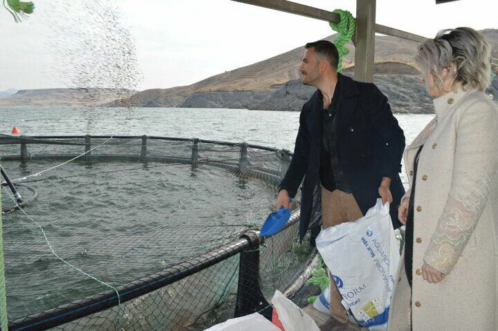 Kürşat Kılıç lämnade bank och blev fiskproducent med sin fru!