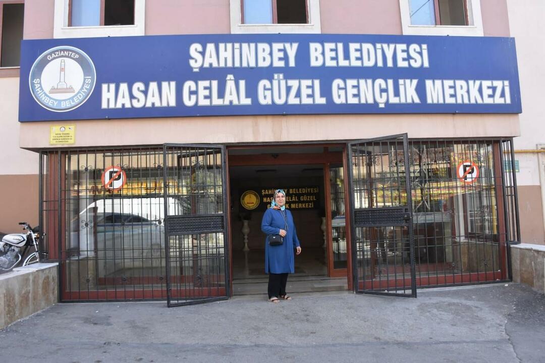 Zeliha Kılıç, som kom till Şahinbey-anläggningarna som praktikant, stannade kvar som utbildare