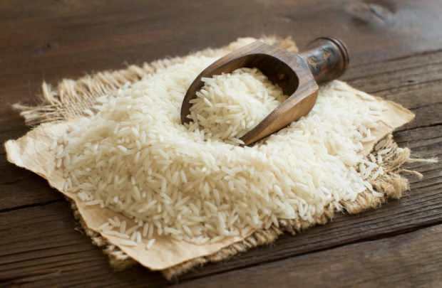 Ska ris förvaras i vatten? Är ris kokt utan att hålla ris i vatten?