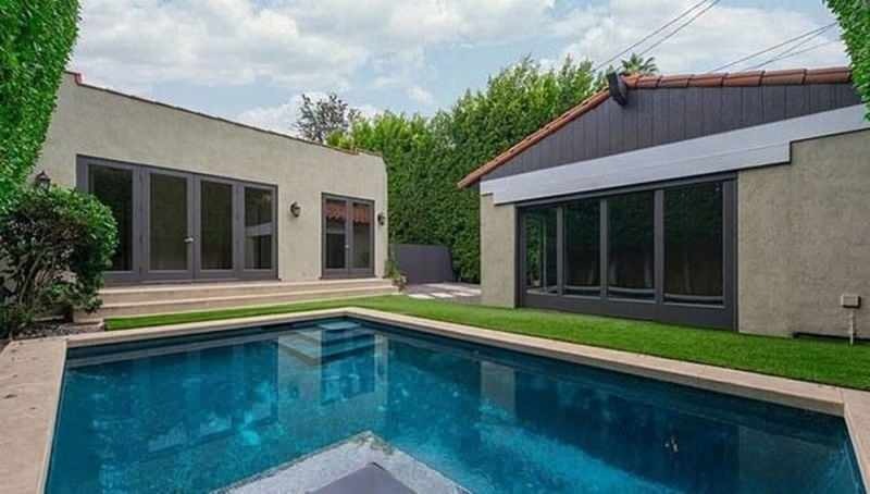 Charlize Theron säljer sitt bungalowhus för 1,8 miljoner dollar!