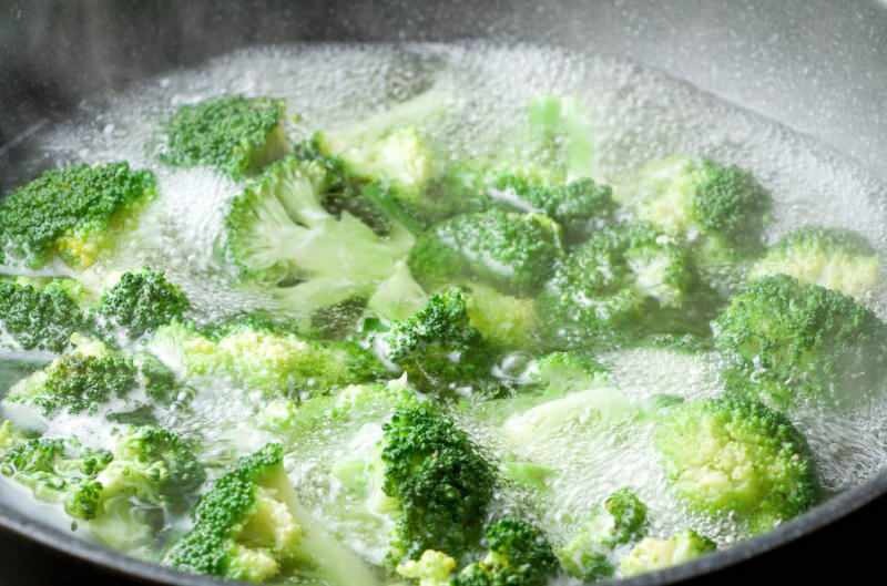 Hur bota kokt broccoli juice? Broccoli botemedel