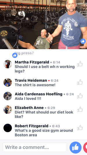 Kändisstränaren Mike Ryan demonstrerar hur man använder benpressmaskinen på denna Gold's Gym Facebook Live-sändning.
