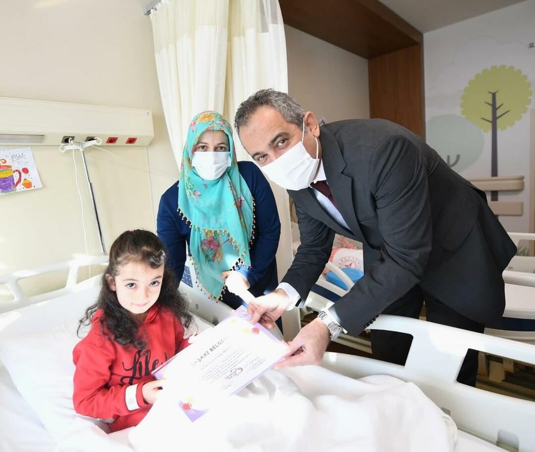 Emine Erdoğan förmedlade sina önskemål om helande till de barn som behandlades på sjukhuset