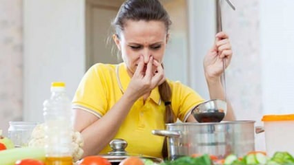 Hur passerar de dåliga lukterna i köket? 