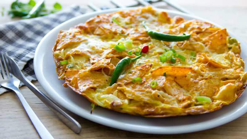 Hur man gör den enklaste omeletten? Tips för att göra ostomeletter