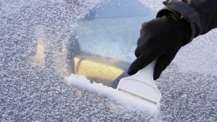 Hur kan man förhindra is från bilfönstren?