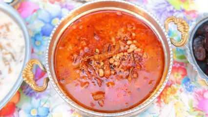 Hur gör man Egeisk blåbärssoppa? Receptet på Egeisk soppa med svartögda ärtor...