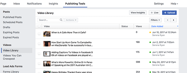 Ditt Facebook-videobibliotek innehåller alla dina publicerade och opublicerade videor. Videor med en gul prick är opublicerade och videor med en grön prick publiceras.
