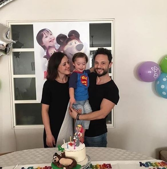 Födelsedagsöverraskning från sångaren Özgün till sin son Ediz!