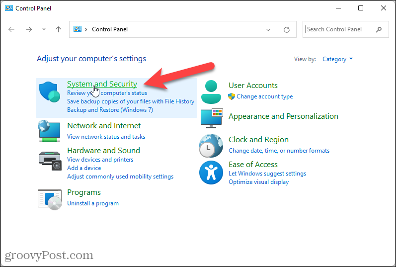 Klicka på System och säkerhet på Kontrollpanelen i Windows 11
