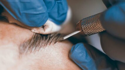 Vad är metoden för att fylla ögonbrynen med borsttekniken? Microblading-metod