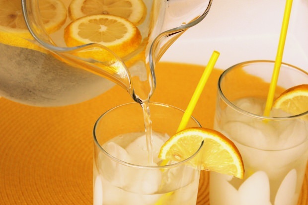 Fördelar med att dricka citronsaft regelbundet