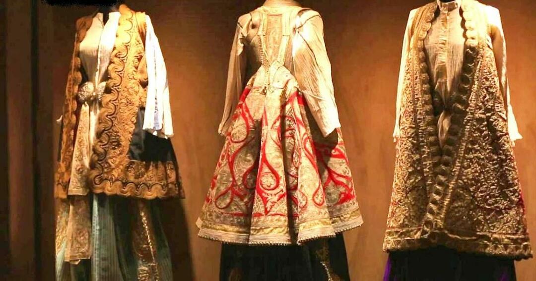 Hur var kvinnors kläder i det osmanska palatset på 1700- och 1800-talen?