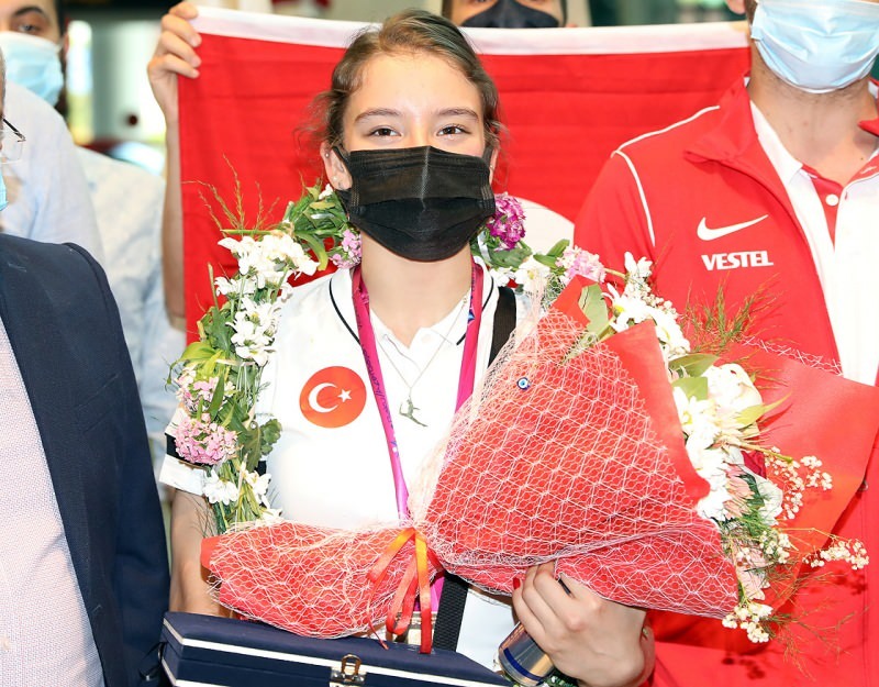 Nationella gymnasten Ayşe Begüm Corporal har återvänt hem!