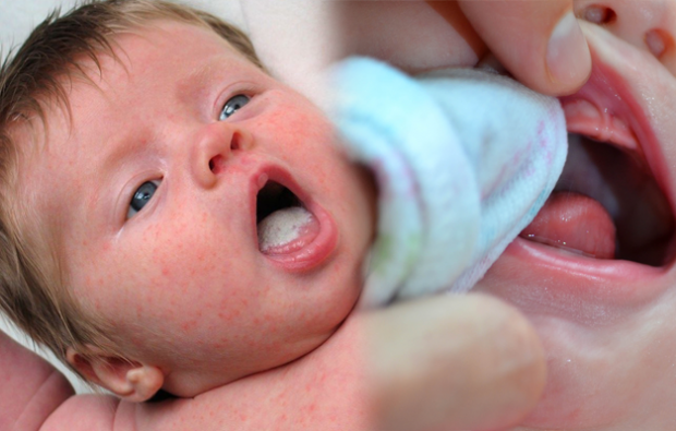 Hur gör ont i munnen hos spädbarn