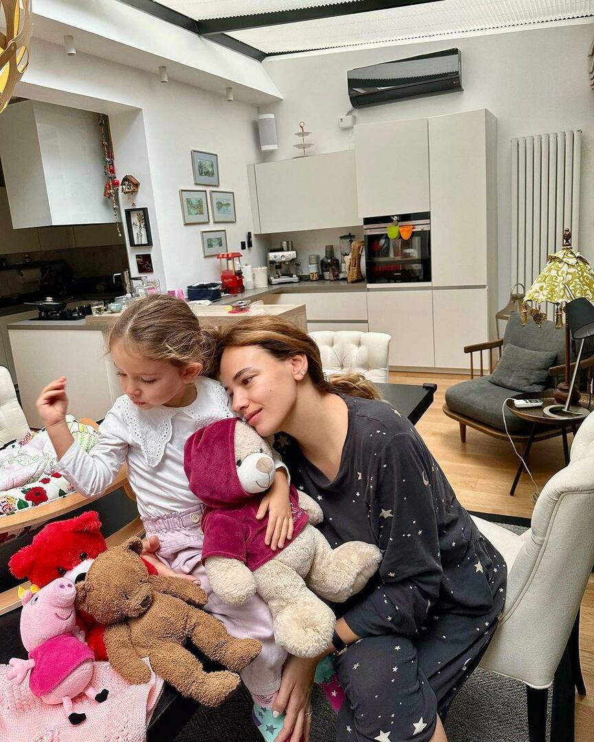 Seda Minister delar med sin dotter Leyla