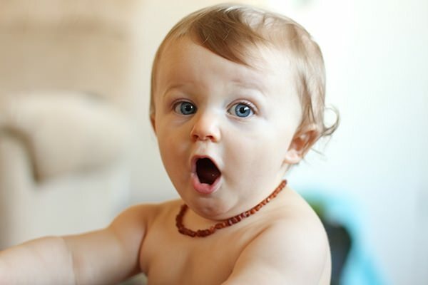 hur man använder bärnsten halsband för spädbarn