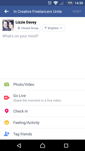 För att börja använda Facebook Live, tryck på Gå Live när du skapar en status.