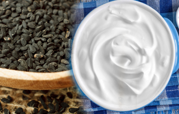 Hur man gör en blandning av svart spiskummin och yoghurt
