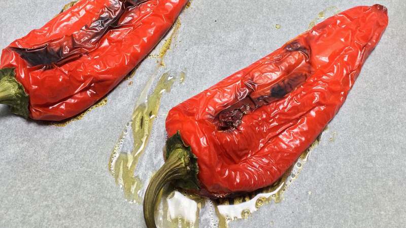 Hur skalar du lätt rostade paprika?