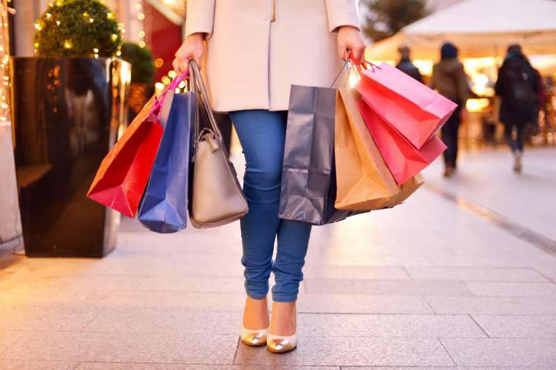 Metoder för att spara pengar när du shoppar