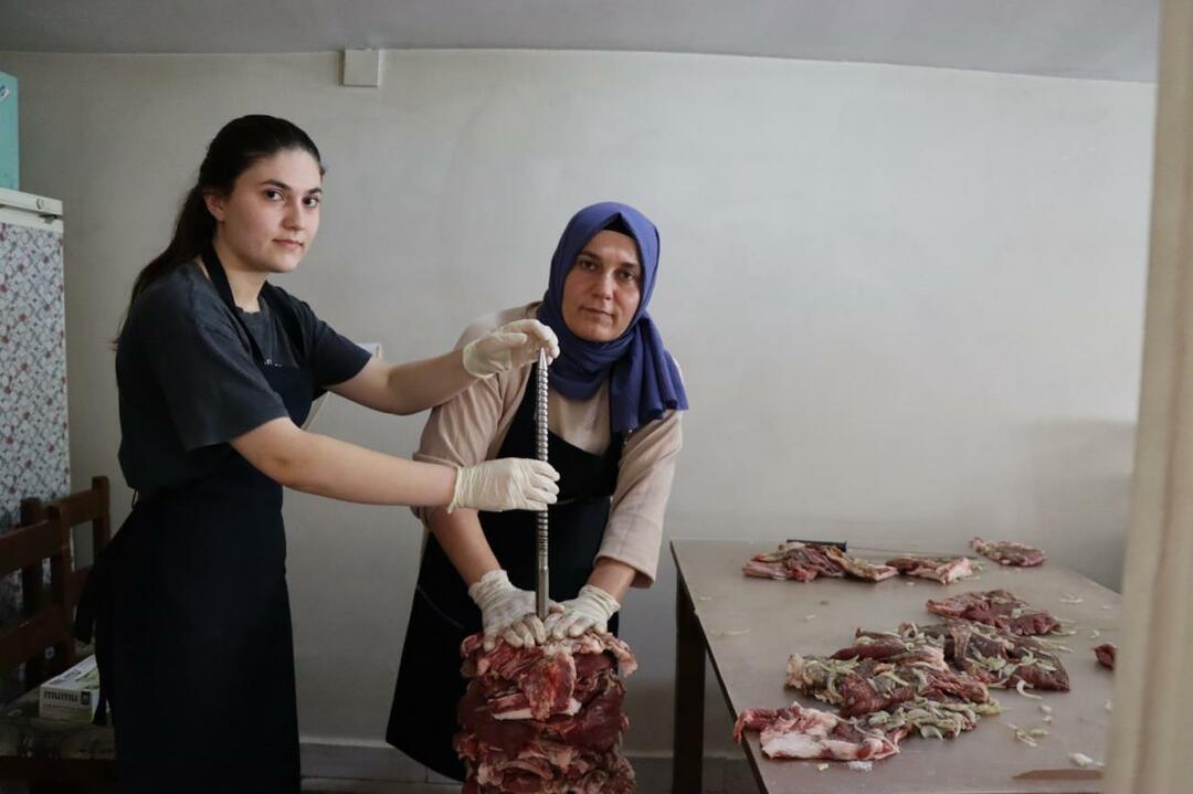 En första från mor och dotter i Erzurum! De driver en burkebabbutik