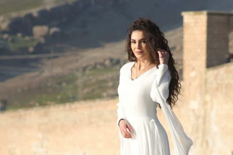 Skådespelerskan Ebru Şahin tränar för sin nya serie Destan!