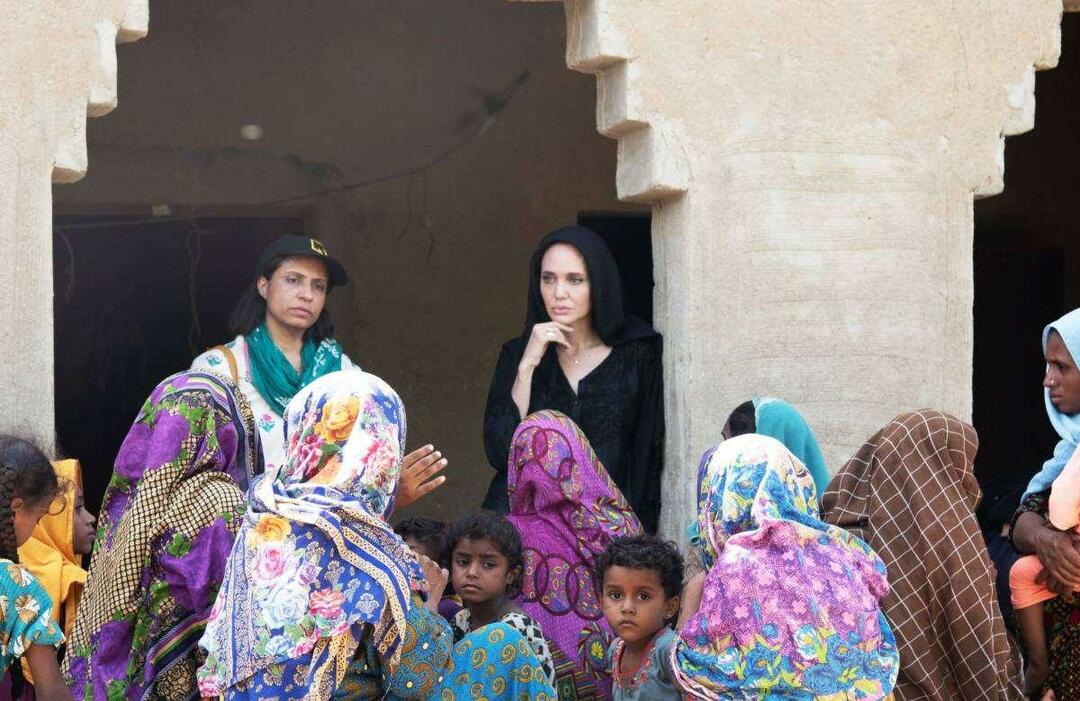  Angelina Jolie vädjade till det internationella samfundet att hjälpa Pakistan.