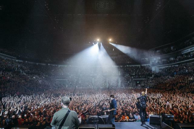 rockbandet Toten Hosen samlar in mer än 1 miljon euro till jordbävningsoffer på konsert