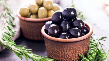 Hur får man överflödigt salt från svarta oliver?