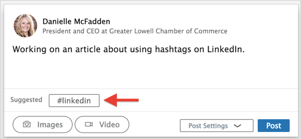 Använd ett av LinkedIn-hashtaggförslagen eller skriv in dina önskade hashtags.