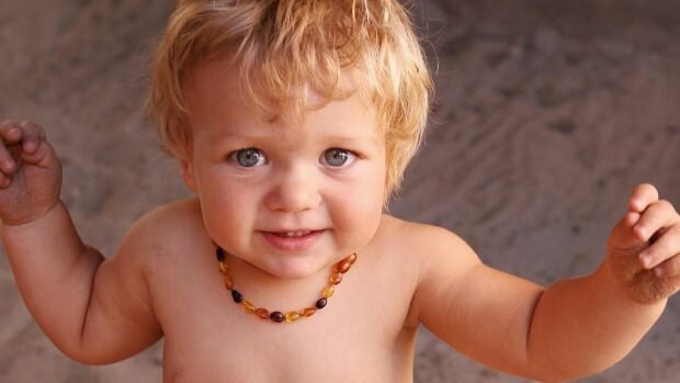 Fördelarna med bärnstenshalsband för spädbarn