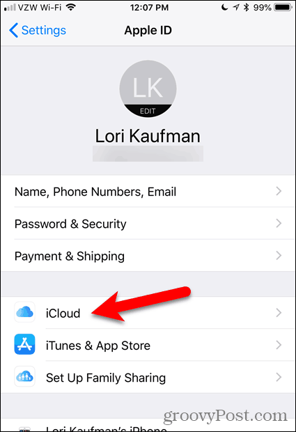 Tryck på iCloud i appen Inställningar i iOS