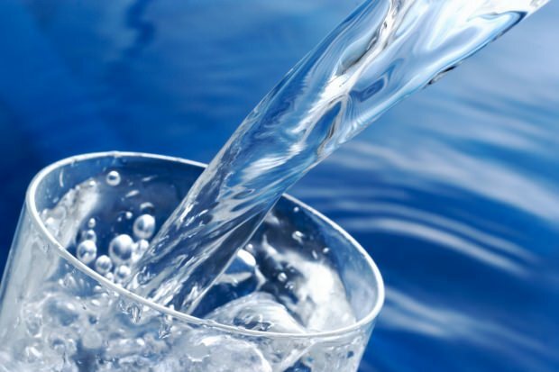 Kommer att dricka för mycket vatten gå ner i vikt? Är det skadligt att dricka vatten på natten?