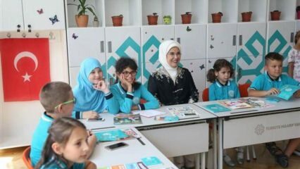 First Lady Erdoğan besökte Maarif-skolorna