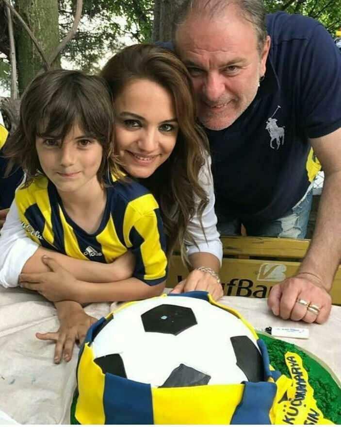 Burak Sergens ex-fru Işıl Sergen och hennes son