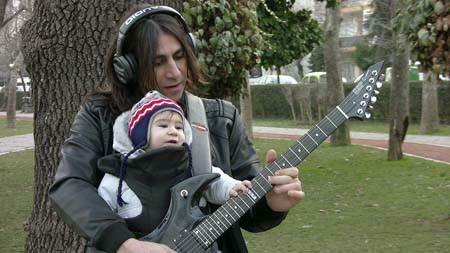 Metin Türkcan och hans baby