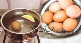 Om du lägger citron i vattnet där du kokar dina ägg... Denna metod kommer att vara oumbärlig