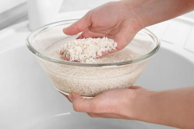 Vilka är fördelarna med risvatten? Försvagar ris vatten?