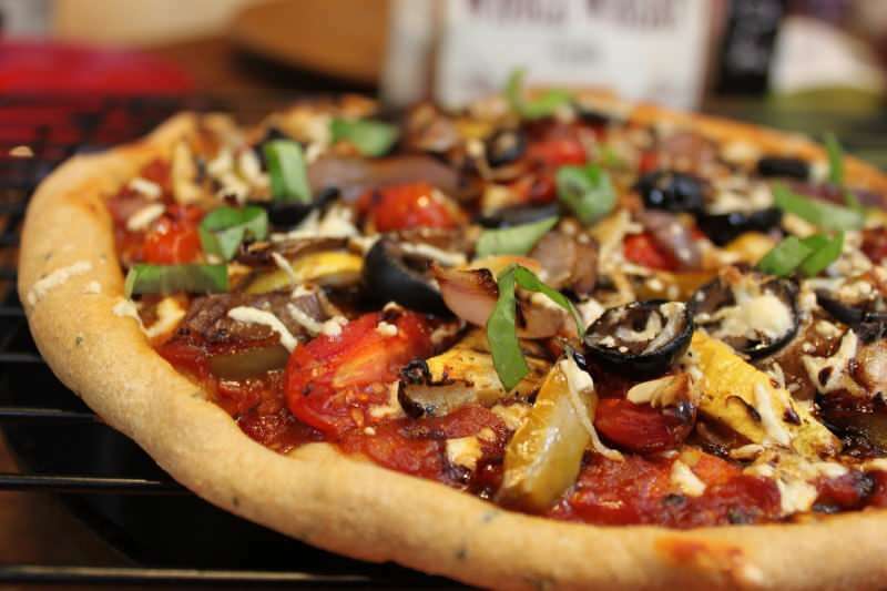 Det enklaste vegetariska pizza receptet! Hur man gör veggie pizza hemma?