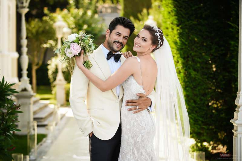 Burak Özçivit och Fahriye Evcen gifte sig 2017